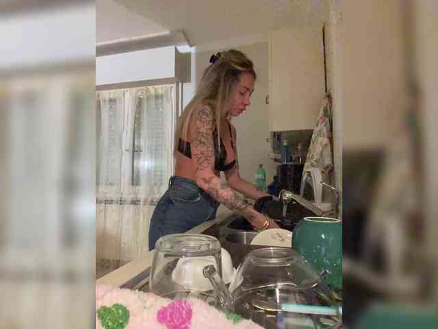 MissKarolin webcam