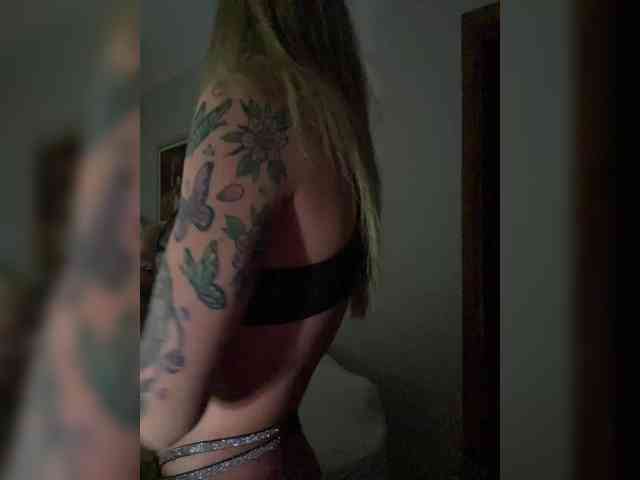 MissKarolin webcam