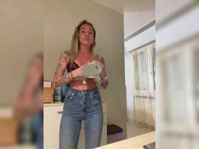 MissKarolin webcam
