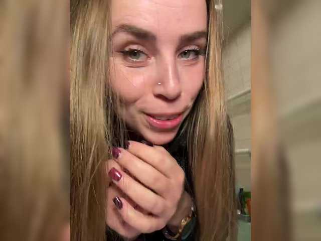 go to chat with LolaSexxx