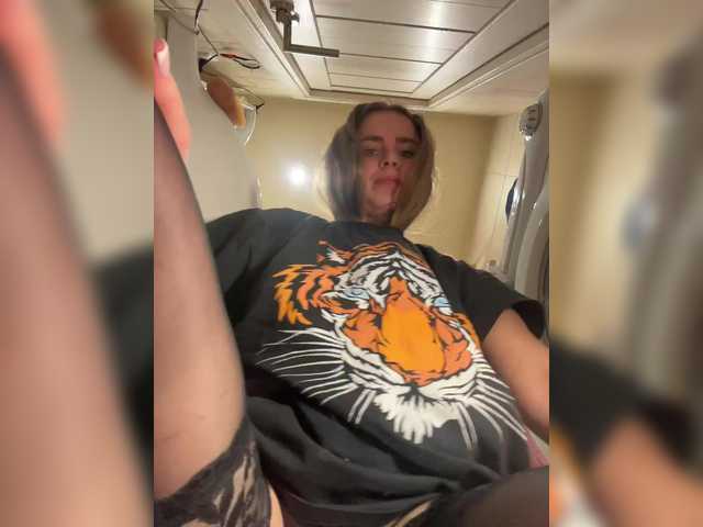 go to chat with LolaSexxx