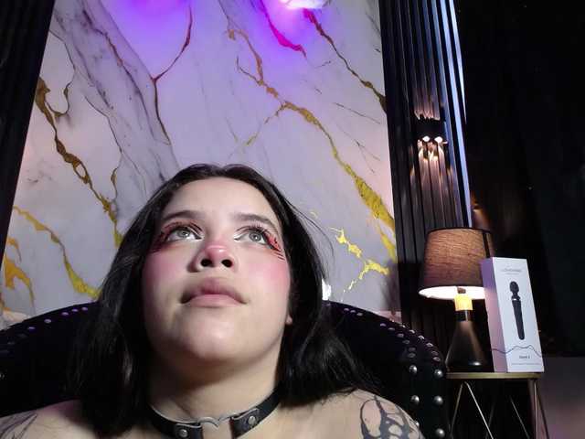 Annybutty's BongaCams show and profile