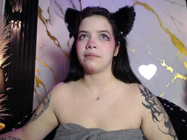 Annybutty's BongaCams show and profile