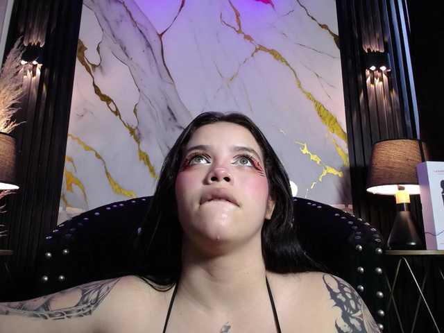 Annybutty's BongaCams show and profile