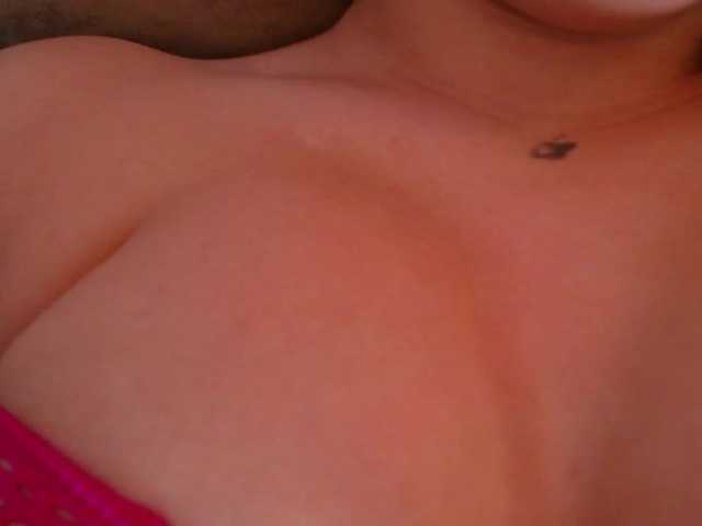 Annybutty's BongaCams show and profile