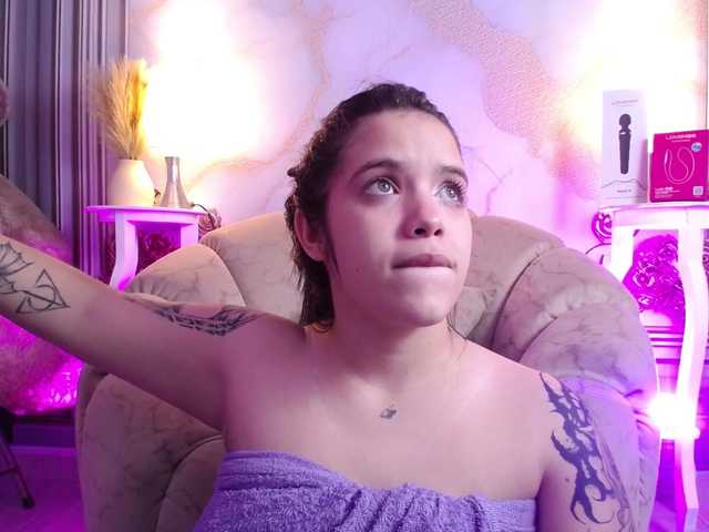 Annybutty's BongaCams show and profile