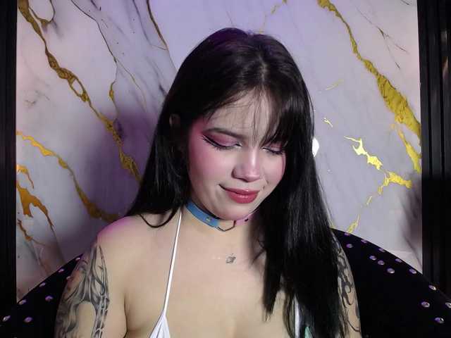 Annybutty's BongaCams show and profile