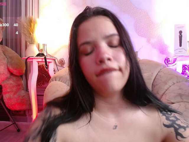 Annybutty's BongaCams show and profile