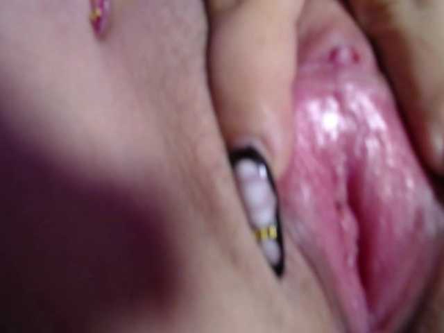 Annybutty's BongaCams show and profile