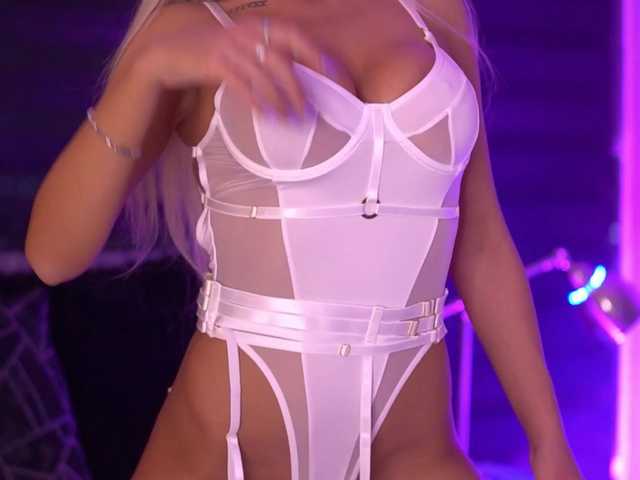 IvyRowa's BongaCams show and profile