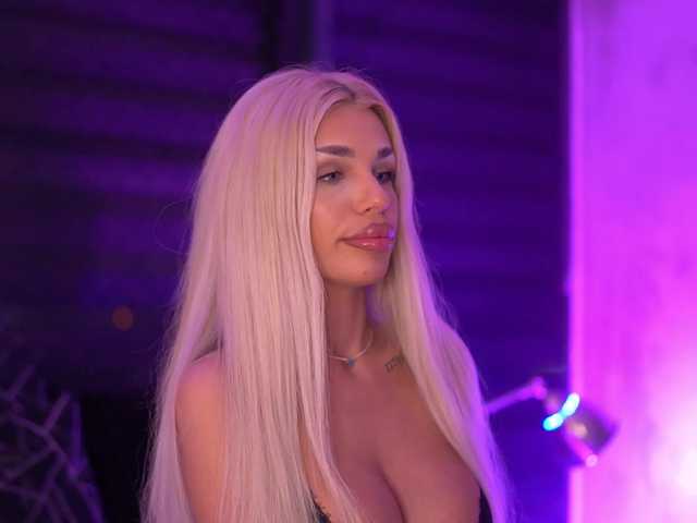 IvyRowa's BongaCams show and profile