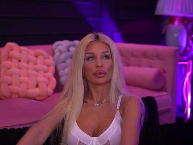 IvyRowa's BongaCams show and profile