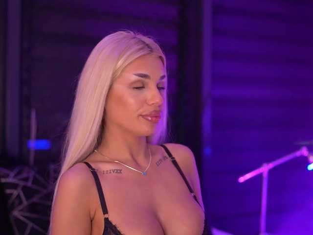 IvyRowa's BongaCams show and profile