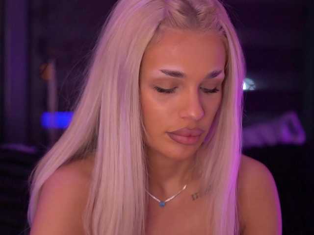 IvyRowa's BongaCams show and profile