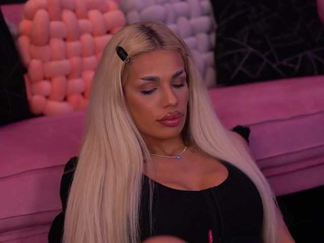 IvyRowa's BongaCams show and profile