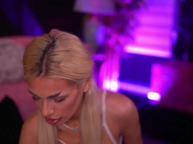 IvyRowa's BongaCams show and profile