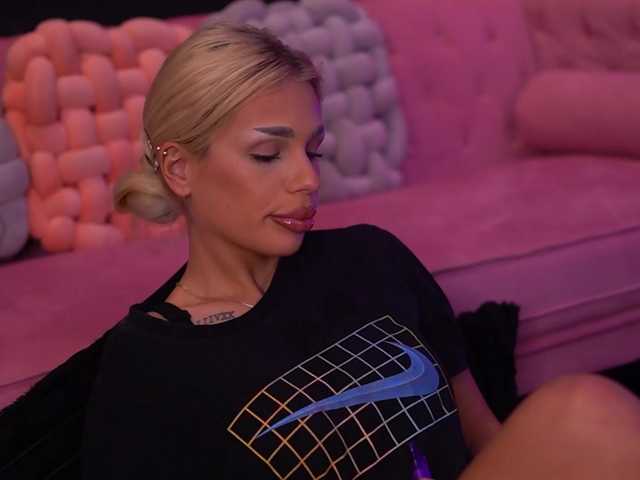 IvyRowa from BongaCams is Freechat