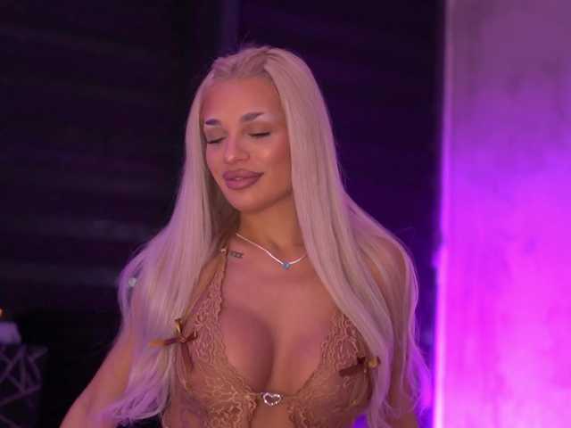 IvyRowa's BongaCams show and profile