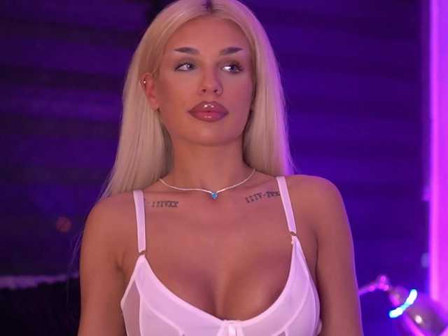 IvyRowa's BongaCams show and profile