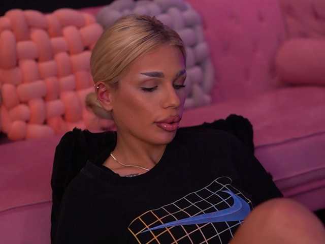 IvyRowa's BongaCams show and profile