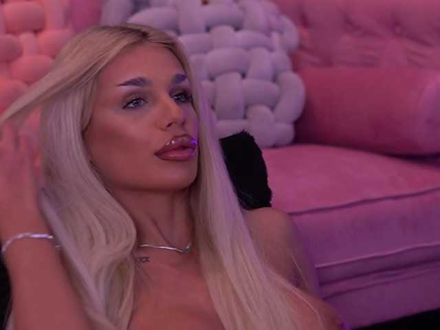 IvyRowa's BongaCams show and profile