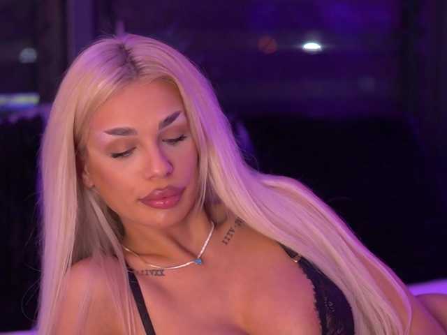 IvyRowa's BongaCams show and profile