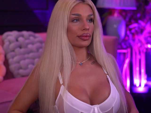 IvyRowa's BongaCams show and profile