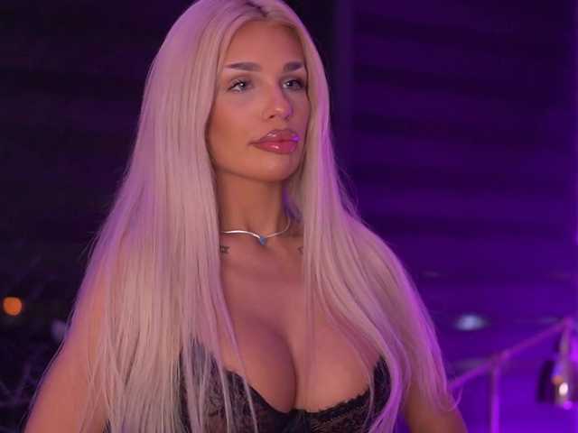 IvyRowa's BongaCams show and profile