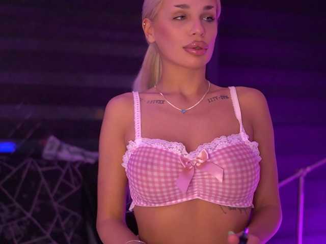 IvyRowa's BongaCams show and profile