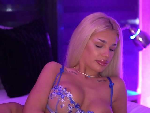 IvyRowa's BongaCams show and profile