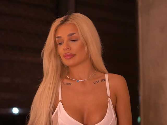 IvyRowa's BongaCams show and profile