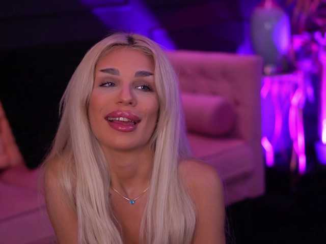 IvyRowa's BongaCams show and profile