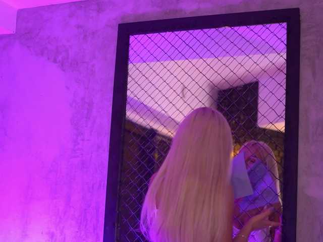 IvyRowa's BongaCams show and profile