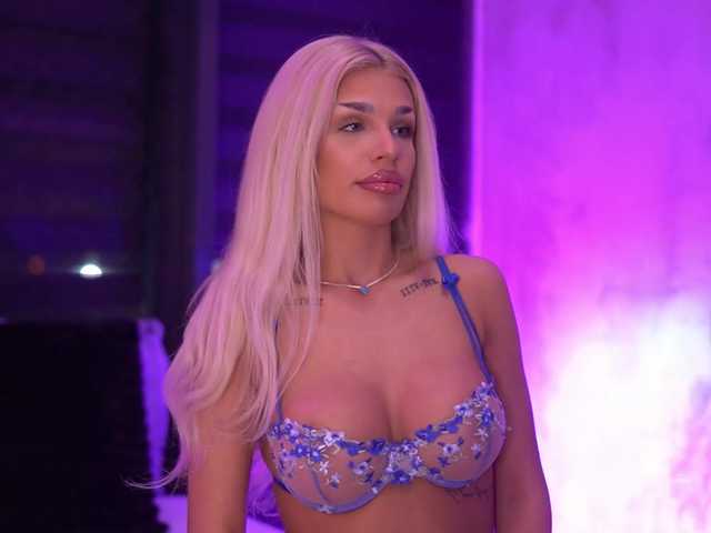 IvyRowa's BongaCams show and profile