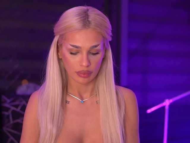 IvyRowa's BongaCams show and profile