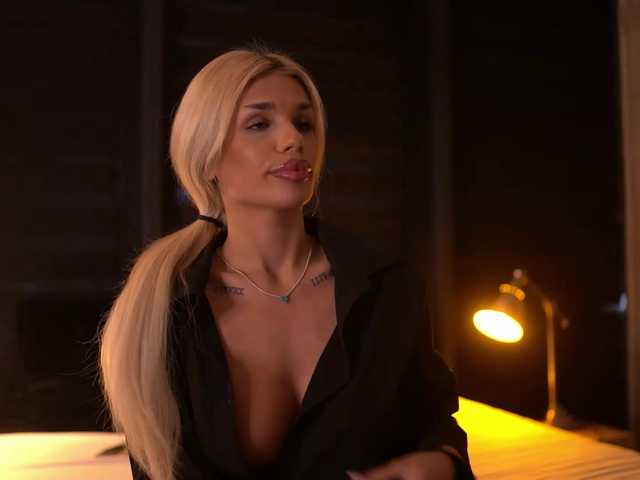 IvyRowa's BongaCams show and profile