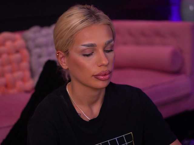 IvyRowa's BongaCams show and profile