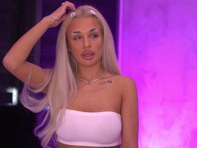 IvyRowa's BongaCams show and profile