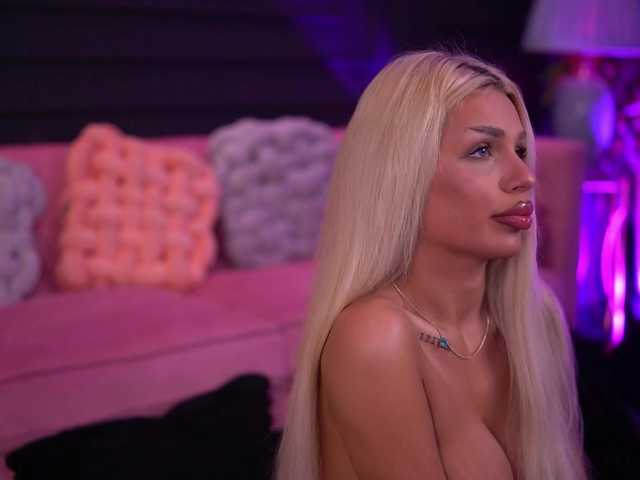 IvyRowa's BongaCams show and profile