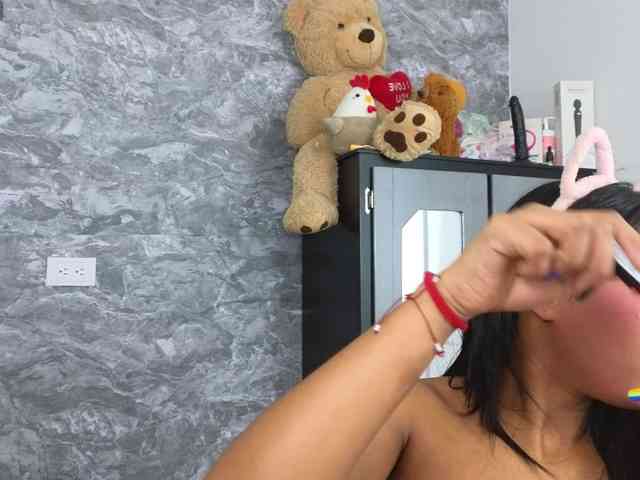 live strip chat SophieSweetx