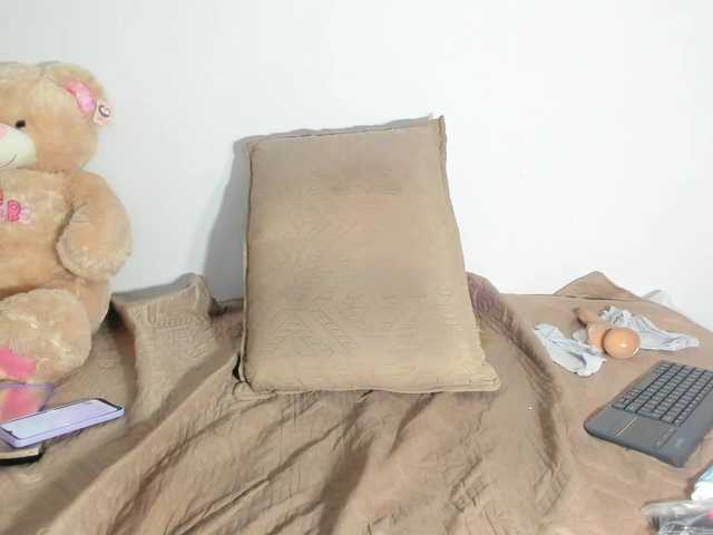  Arantza-Hill chat room