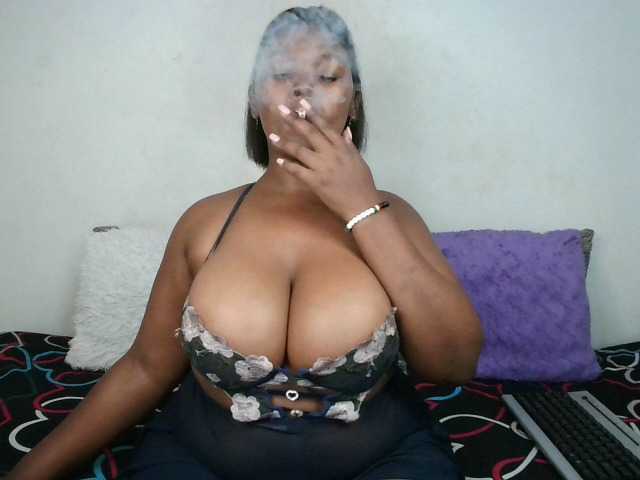 Thickqueenxxx's BongaCams show and profile