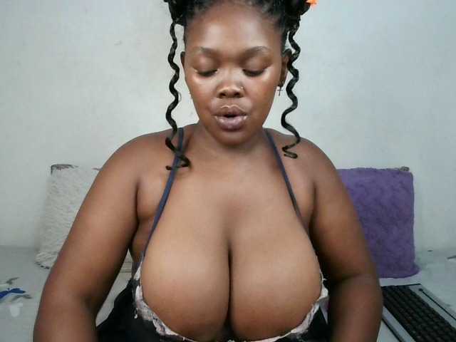 Thickqueenxxx's BongaCams show and profile