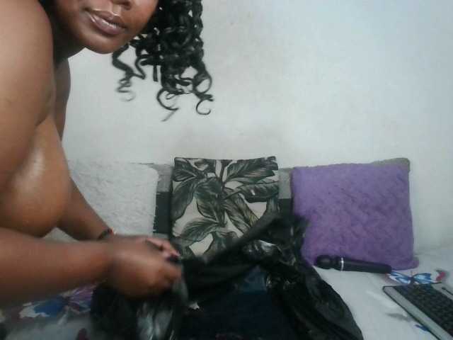 Thickqueenxxx's BongaCams show and profile