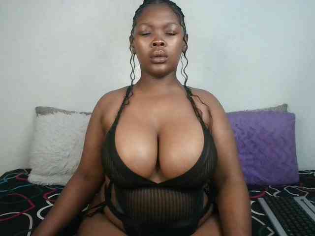 Thickqueenxxx webcam