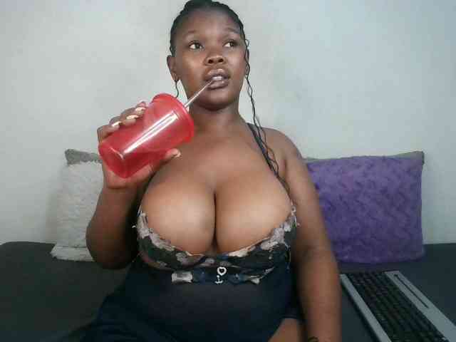 Thickqueenxxx webcam