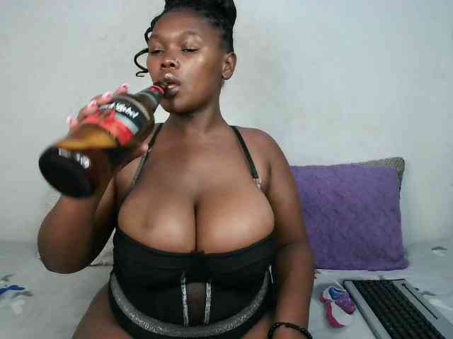 Thickqueenxxx webcam