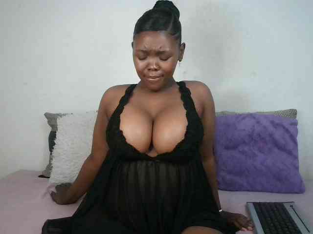 Thickqueenxxx webcam
