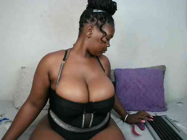 Thickqueenxxx webcam