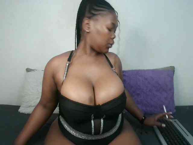 Thickqueenxxx webcam